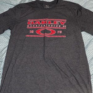 men’s oakley tee from buckle